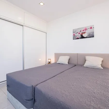 Lux - Golden Nelly By Algartur *